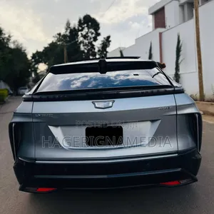 Cadillac Lyriq 2023 Silver