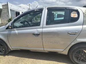Toyota Hilux 2000 Silver