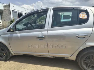 Toyota Hilux 2000 Silver