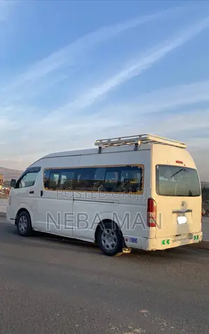 Toyota HiAce 2009 White