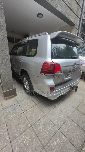 Toyota Land Cruiser 2011 Silver