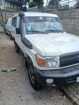 Toyota Regius 2018 White