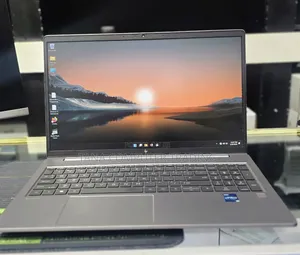 New Laptop HP ZBook Firefly 16 G10 16GB Intel Core i7 SSD 512GB
