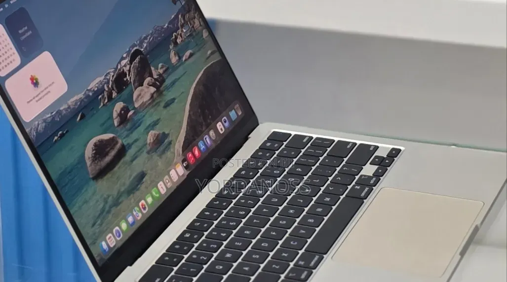 New Laptop Apple MacBook Air 2025 M4 16GB Apple M4 SSD 256GB