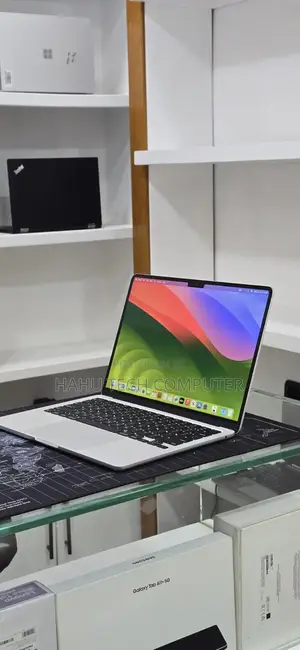 New Laptop Apple MacBook Air 2022 M2 16GB Apple M2 SSD 512GB