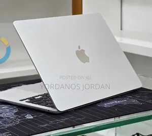 New Laptop Apple MacBook Air 2022 M2 16GB Apple M2 SSD 512GB
