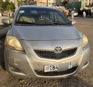 Toyota Belta 2010 Silver