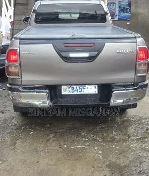 Toyota Hilux 2019 Gray