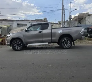 Toyota Hilux 2019 Gray