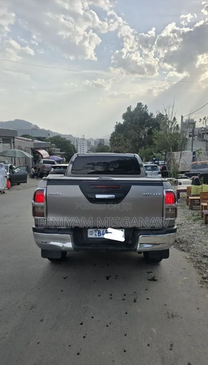 Toyota Hilux 2019 Gray