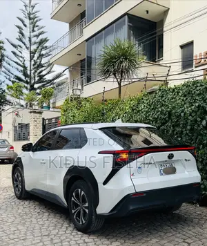 Toyota bZ4X 2023 White