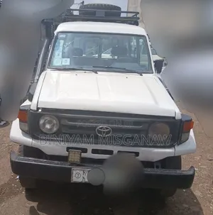 Toyota Land Cruiser 2005 White