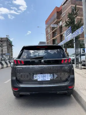 Peugeot 5008 2021 Gray