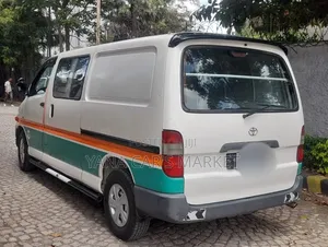 Toyota HiAce 2003