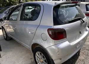 Toyota Vitz 2000 Silver