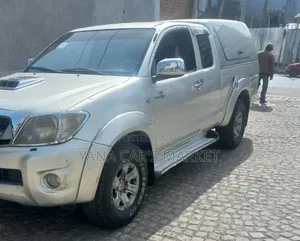 Toyota Hilux 2010 Silver