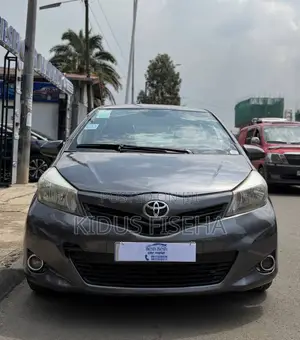 Toyota Yaris 2013 Gray