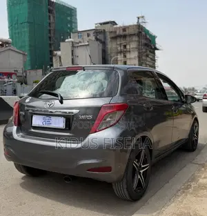 Toyota Yaris 2013 Gray