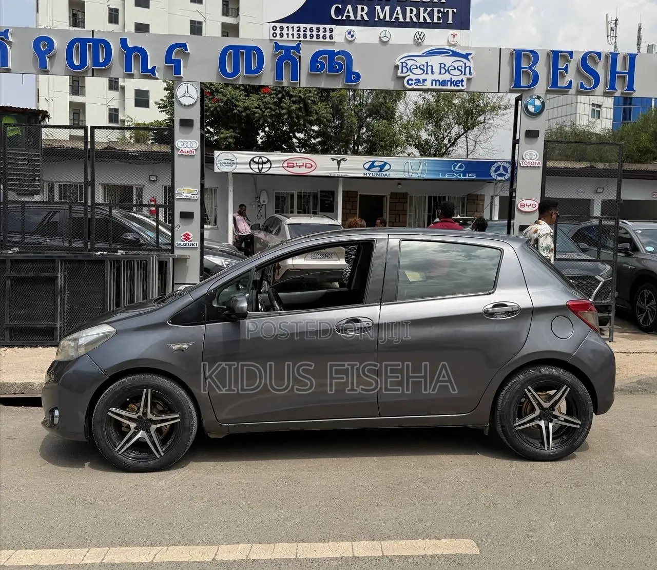 Toyota Yaris 2013 Gray