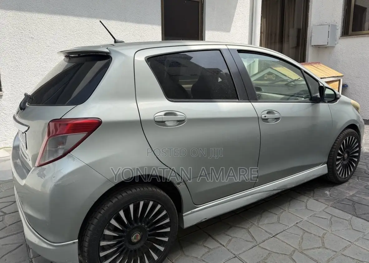 Toyota Yaris 2012 Silver