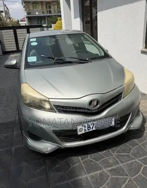 Toyota Yaris 2012 Silver
