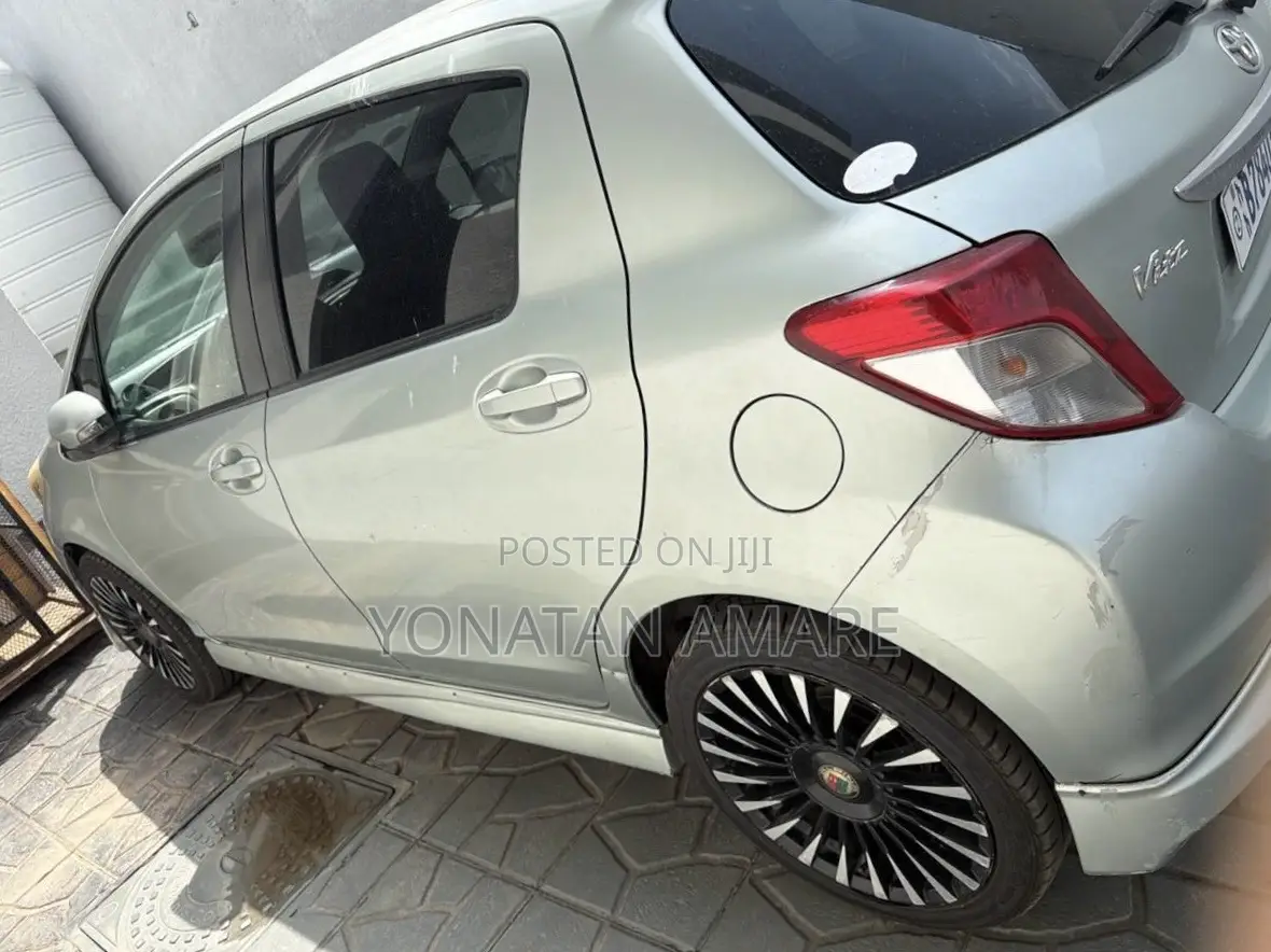 Toyota Yaris 2012 Silver