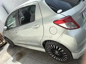 Toyota Yaris 2012 Silver