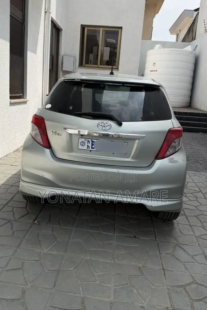 Toyota Yaris 2012 Silver