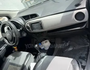 Toyota Yaris 2012 Silver