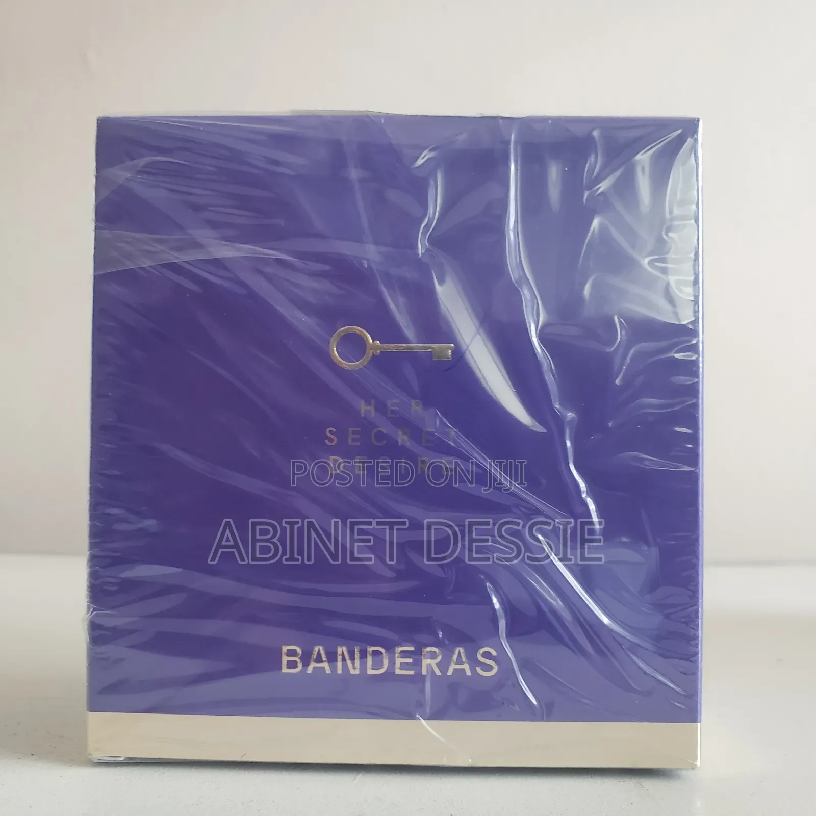  Her Secret Desire – Banderas 
