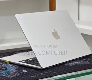 New Laptop Apple MacBook Air 2022 M2 16GB Apple M2 SSD 512GB
