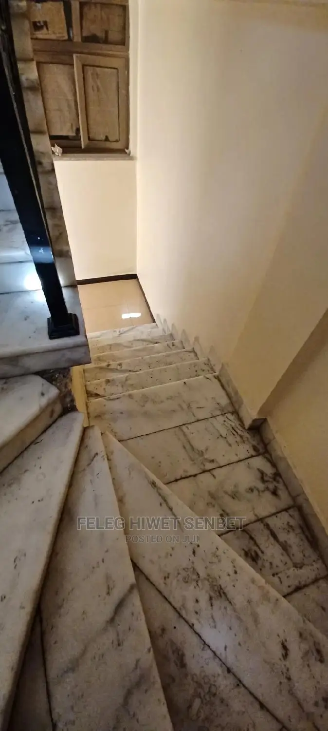 5bdrm House in አአ, Bole for sale