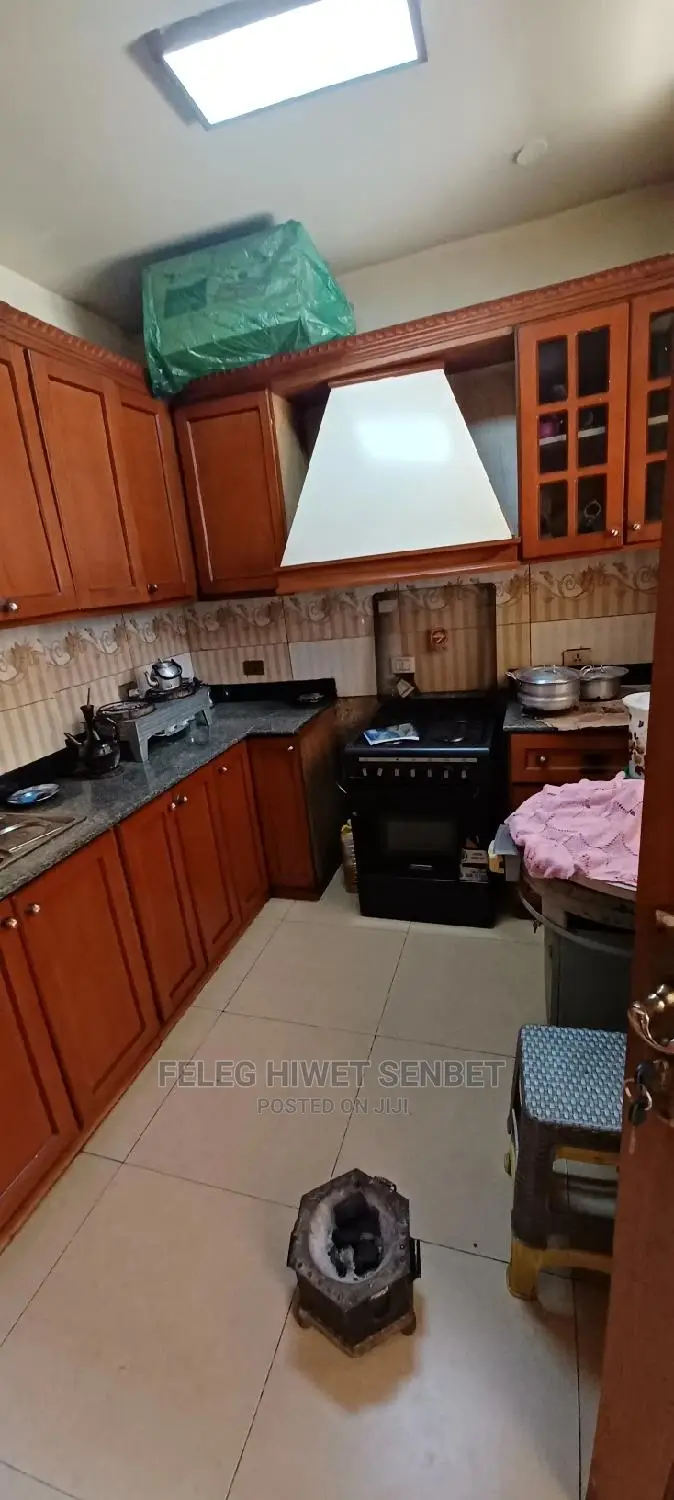 5bdrm House in አአ, Bole for sale
