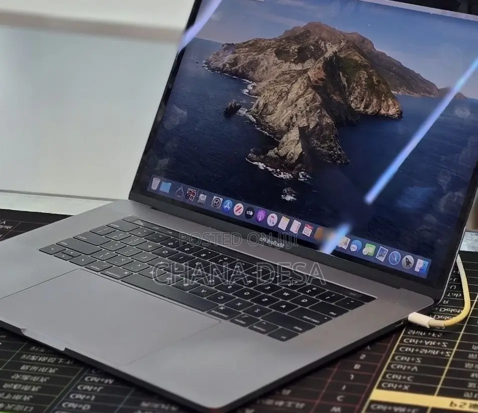 New Laptop Apple MacBook Pro 2018 32GB Intel Core i7 SSD 1T