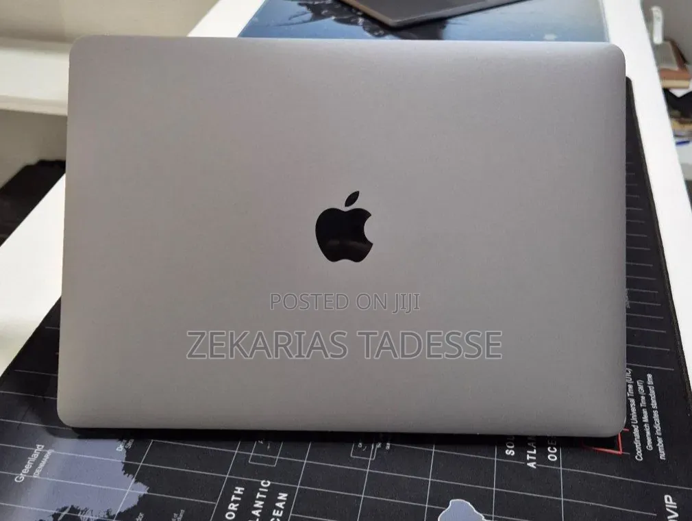 New Laptop Apple MacBook Pro 2017 8GB Intel Core i5 SSD 256GB