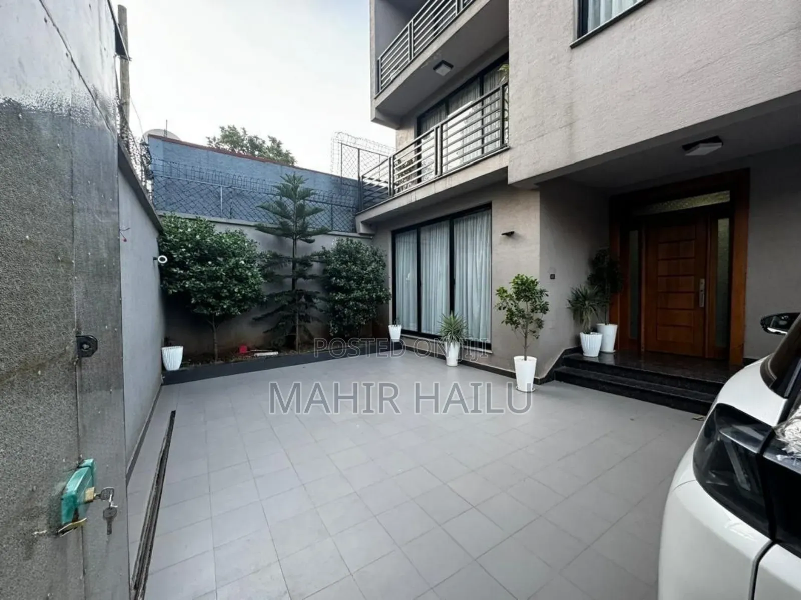 Furnished 7bdrm House in Real, Bole for rent