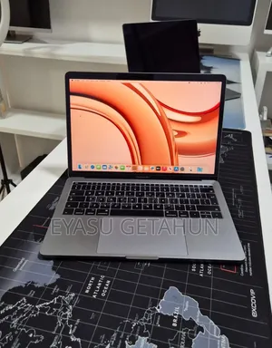New Laptop Apple MacBook Pro 2017 8GB Intel Core i5 SSD 256GB