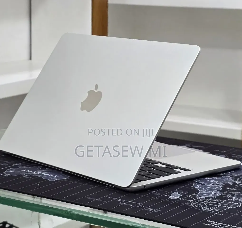 New Laptop Apple MacBook Air 2022 M2 16GB Apple M2 SSD 512GB