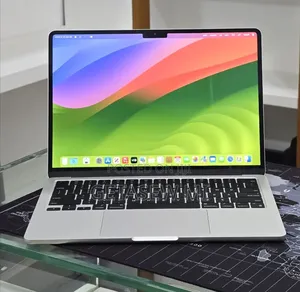 New Laptop Apple MacBook Air 2022 M2 16GB Apple M2 SSD 512GB