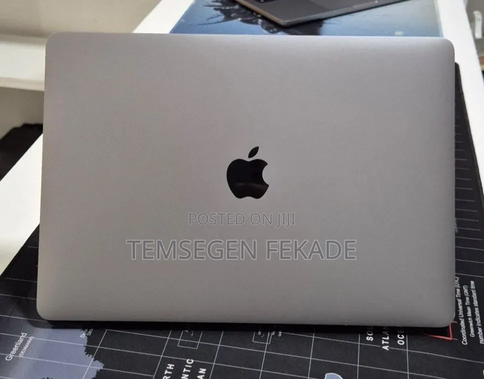 New Laptop Apple MacBook Pro 2017 8GB Intel Core i5 SSD 256GB