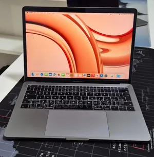 New Laptop Apple MacBook Pro 2017 8GB Intel Core i5 SSD 256GB