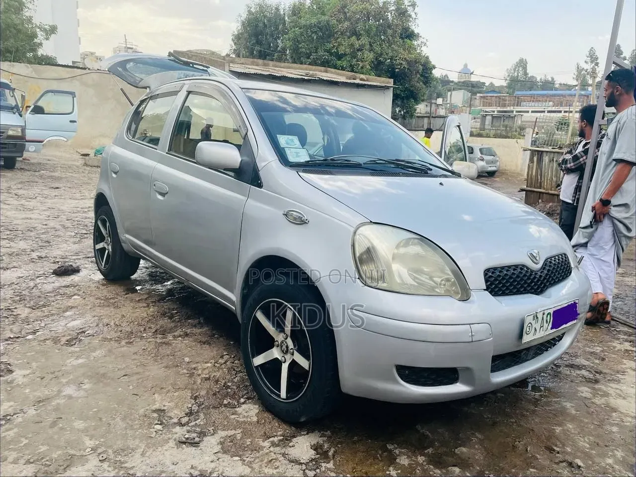 Toyota Vitz 2004 Silver