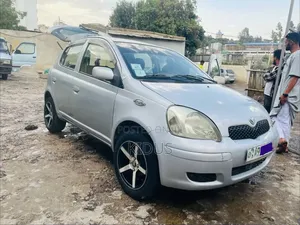 Toyota Vitz 2004 Silver