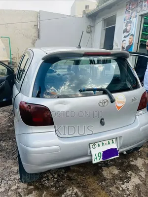 Toyota Vitz 2004 Silver
