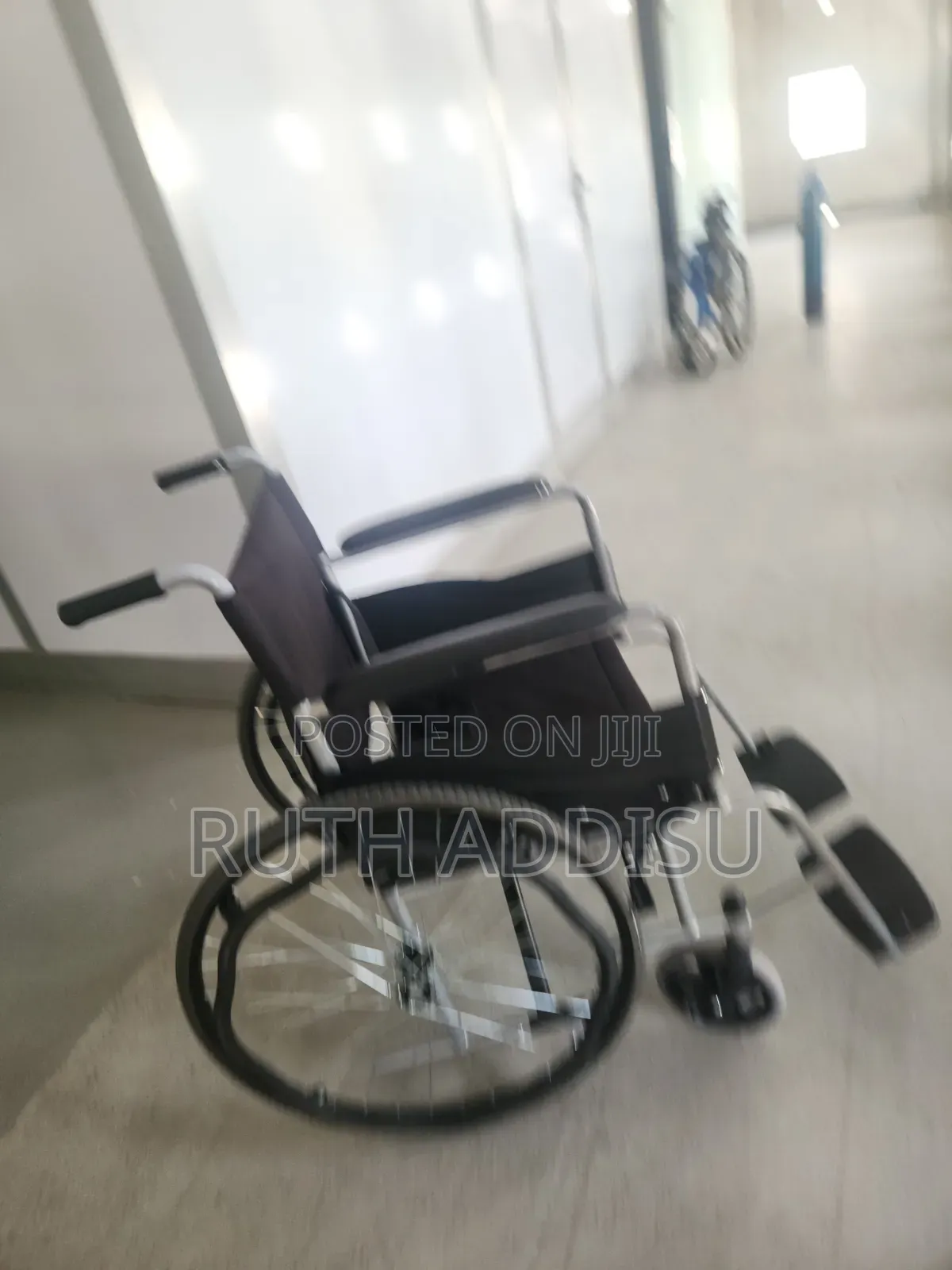 Aluminum-Framed Model Featuring a Foldable Design Detachable Footrests