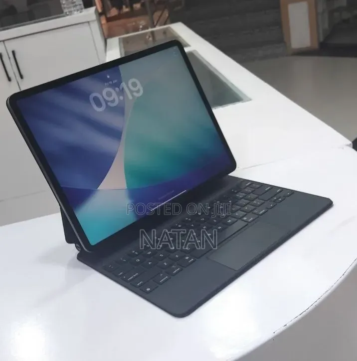 New Apple iPad Pro 12.9 (2020) 256 GB