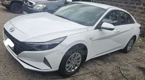 Hyundai Elantra 2022 White