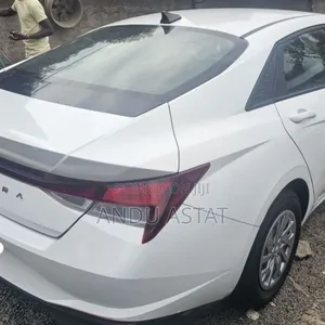 Hyundai Elantra 2022 White