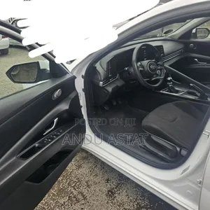 Hyundai Elantra 2022 White