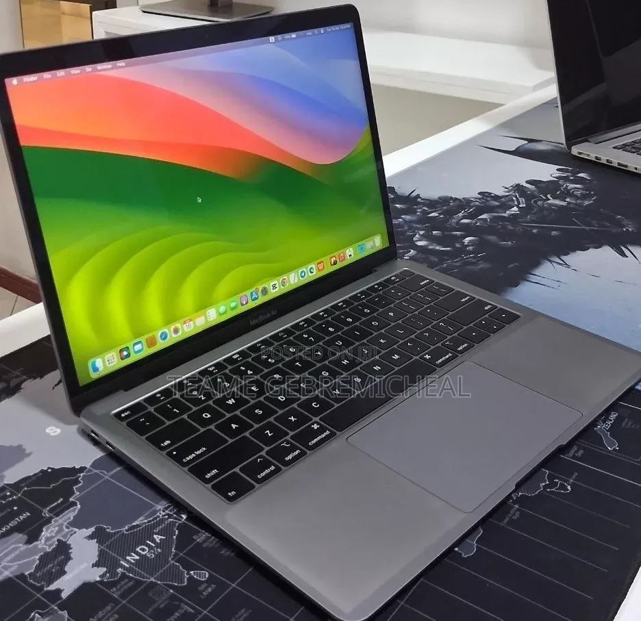 New Laptop Apple MacBook Pro 2019 8GB Intel Core i5 SSD 128GB